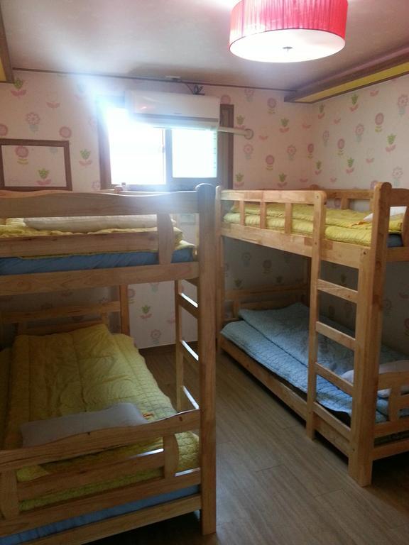 Gyeongju Friend Guesthouse חדר תמונה